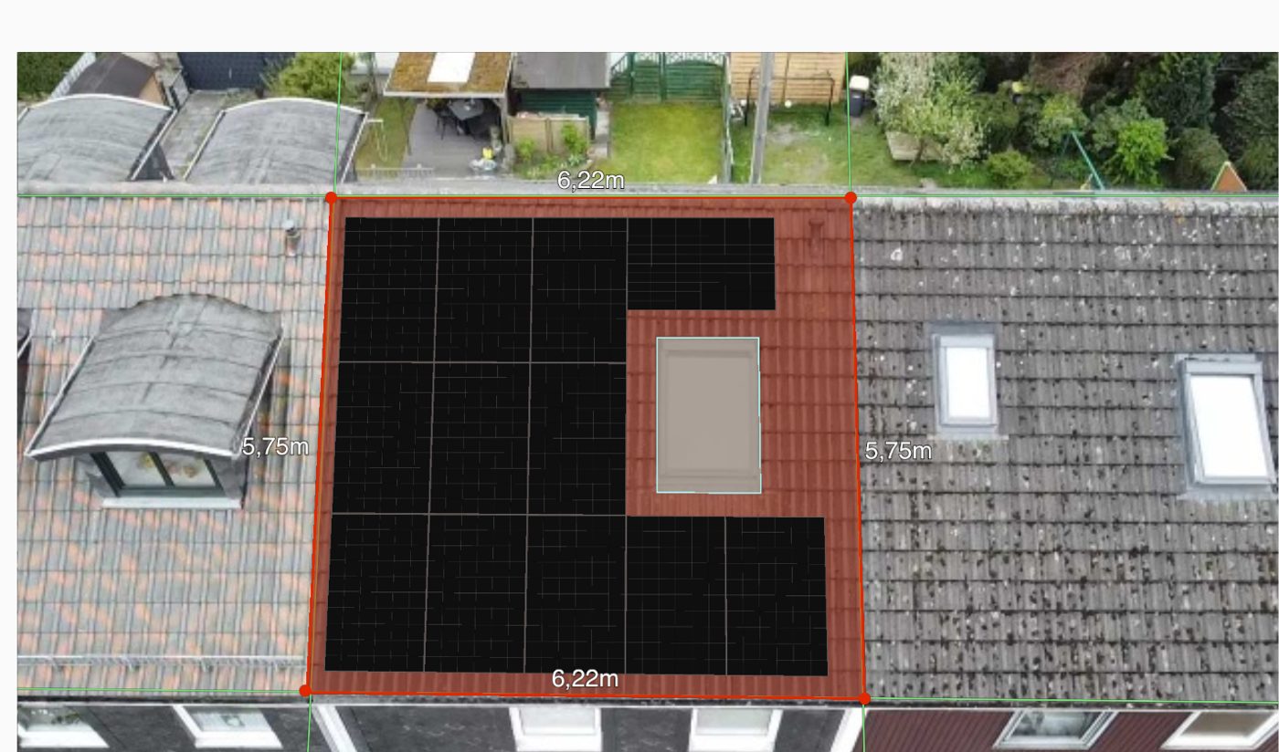 Belegungsplan in der Planungssoftware: Module auf dem Luftbild des Daches